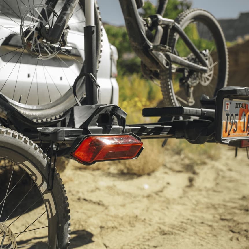 Close up of License plate and light kit installed on the Thule Verse that is installed on the back of an SUV in nature setting
